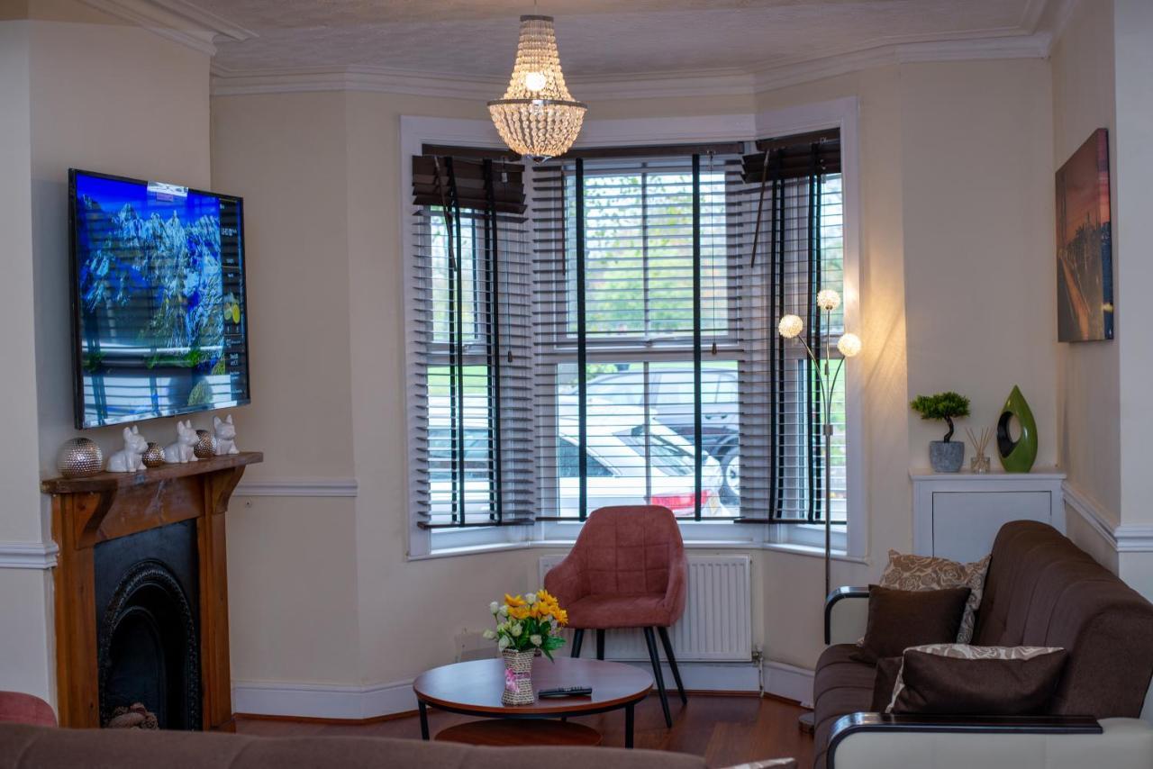 Royale Green View House- Free Parking, Wifi, Perfect For Contractors And Holiday Нортхамптън Екстериор снимка