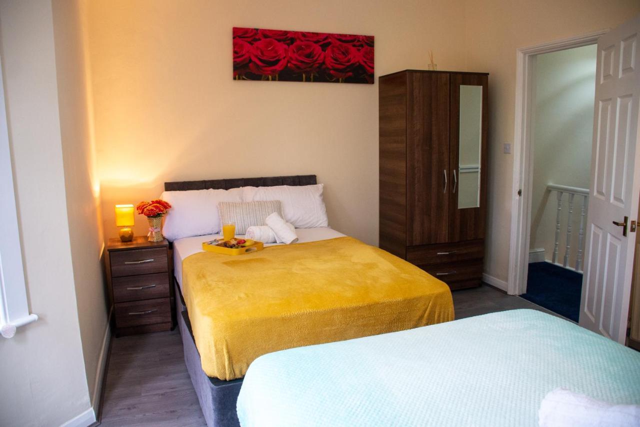 Royale Green View House- Free Parking, Wifi, Perfect For Contractors And Holiday Нортхамптън Екстериор снимка